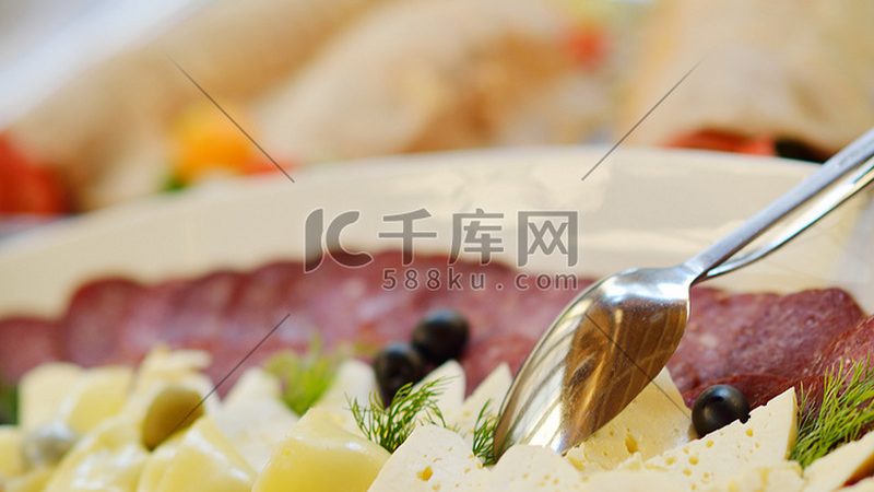 零食品牌贴牌代理，费用构成揭秘**