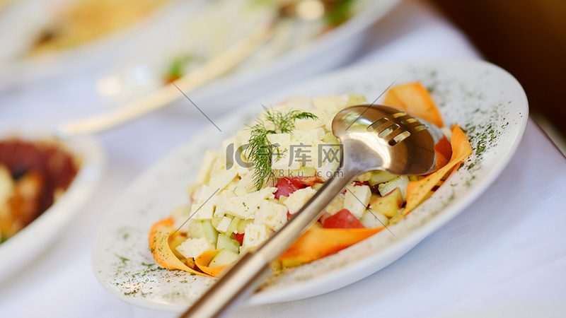 食品招商加盟的核心是产品品质。在挑选品牌时，要关注以下几个方面：