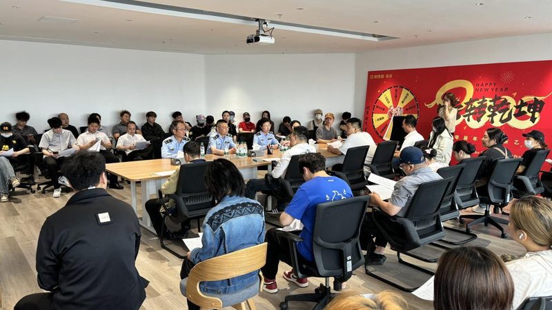 在选购重庆火锅底料时，还可以通过以下方法辨别产品品质与口感：
